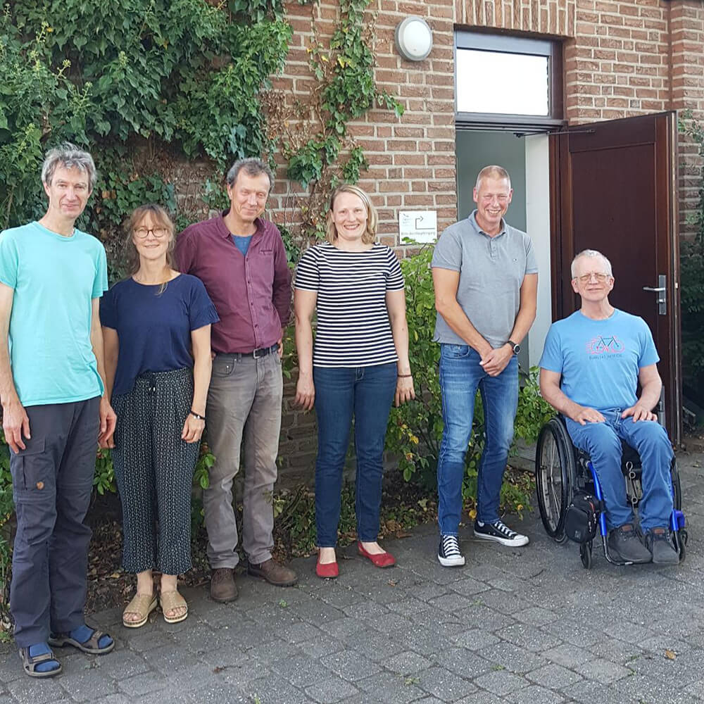 markus-dahmen-buergermeister-kandidat-kleve-besuch-der-nabu-station-rindern